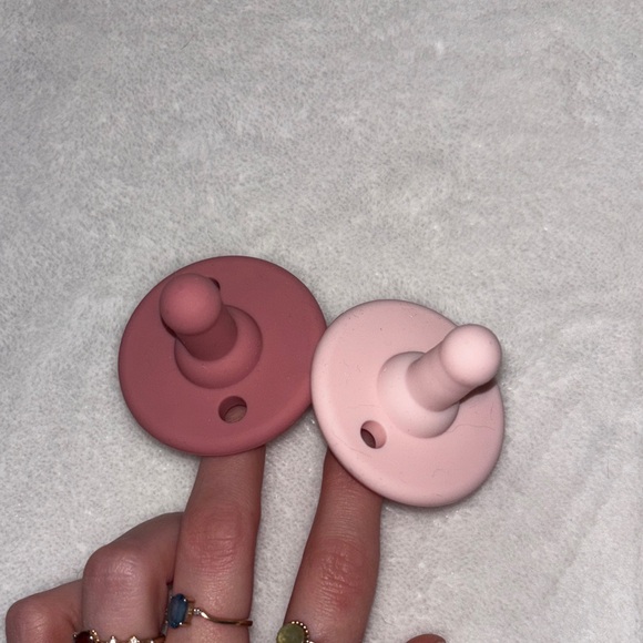 (2 for $10) Itzy Ritzy Bow Silicone Pacifiers - Pink and Rose - Picture 4 of 8